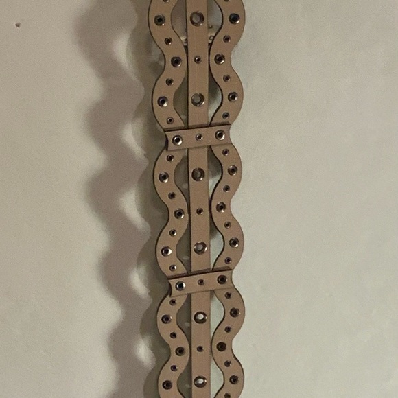 NEW BCBG Women’s Black Leather Belt Size S Small - Metal Detail 3 Loop NEW NWT - Picture 5 of 8